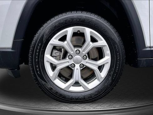 Used 2024 Jeep Compass Latitude AWD/4WD image 29