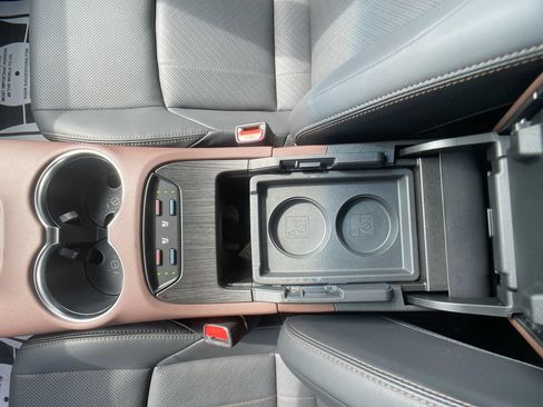 Used 2023 Toyota Venza Limited AWD/4WD image 21