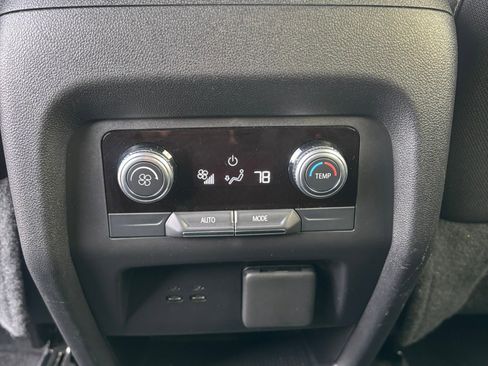 Used 2025 GMC Acadia Elevation image 15