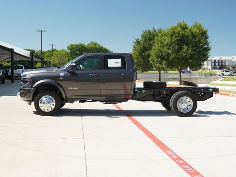 New 2026 RAM 4500 4x4 Crew Cab DRW w/ Laramie Trim Package image 2