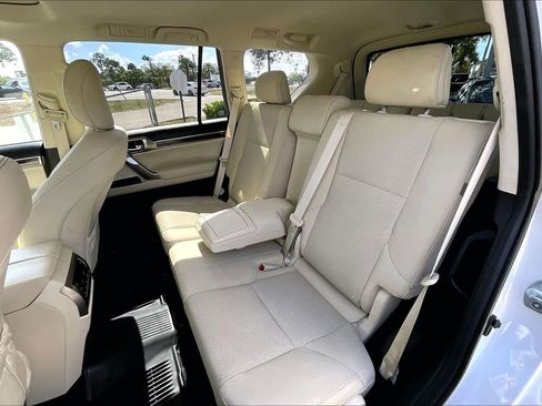 Used 2022 Lexus GX 460 Premium w/ Premium Package image 20