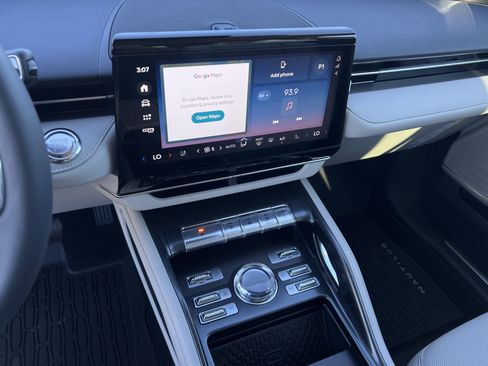 New 2026 Lincoln Nautilus Premier image 14