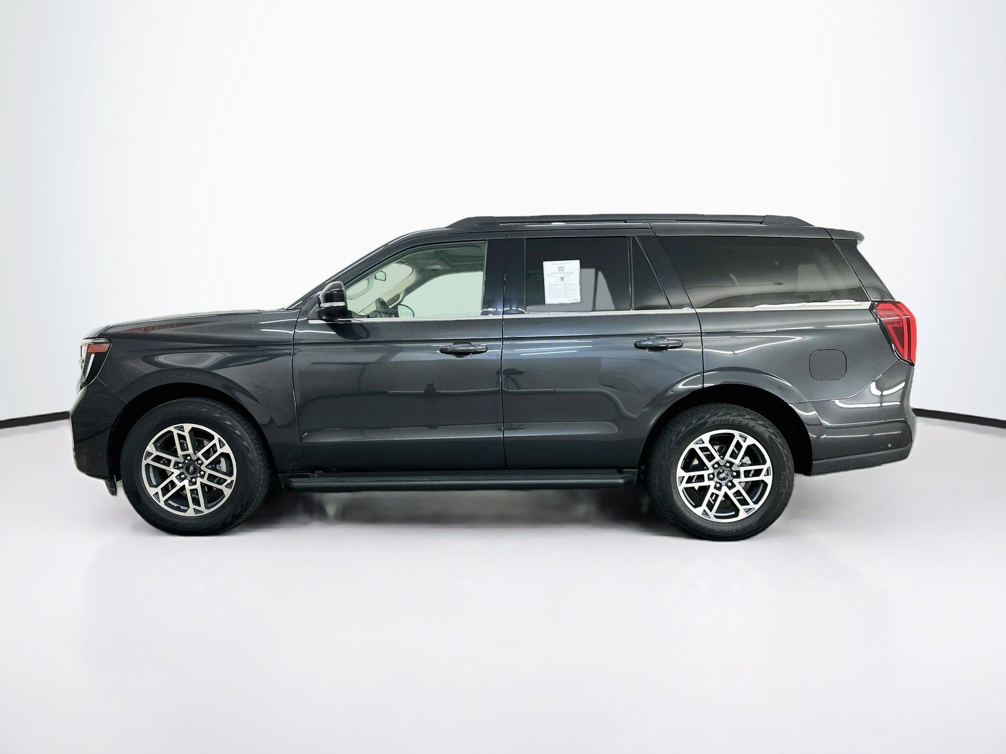 Used 2025 Ford Expedition Active AWD/4WD image 4