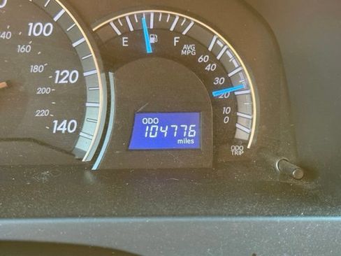 Used 2014 Toyota Camry SE FWD image 4