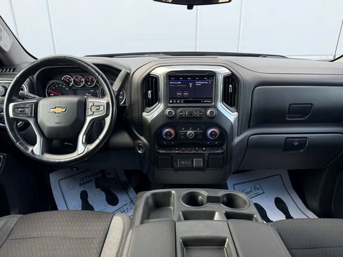 Used 2022 Chevrolet Silverado 1500 LT AWD/4WD image 9