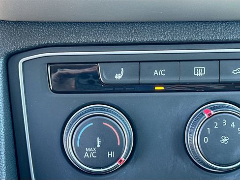 Used 2023 Volkswagen Atlas SE image 19