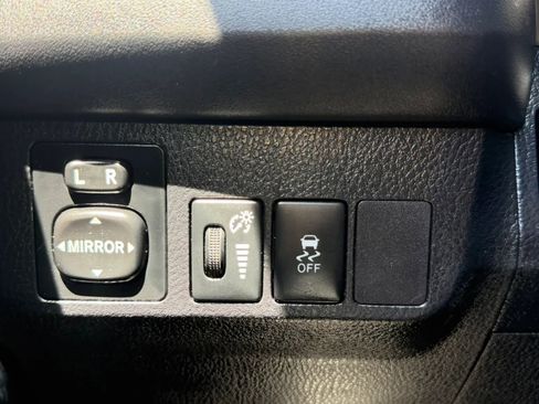 Used 2014 Toyota RAV4 LE AWD/4WD image 29