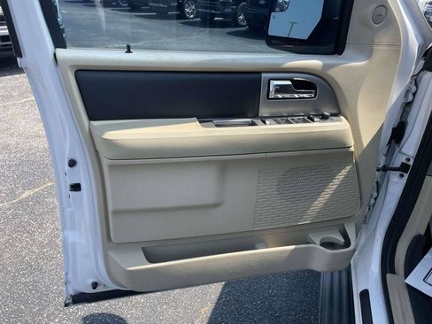 Used 2017 Ford Expedition EL XLT w/ Equipment Group 202A RWD image 15