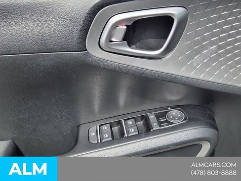 Used 2025 Kia Soul LX w/ LX Technology Package FWD image 30