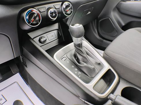 Used 2021 Hyundai Venue SE image 69