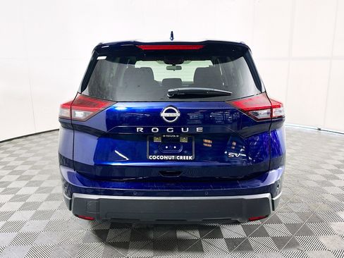 Used 2024 Nissan Rogue SV FWD image 4