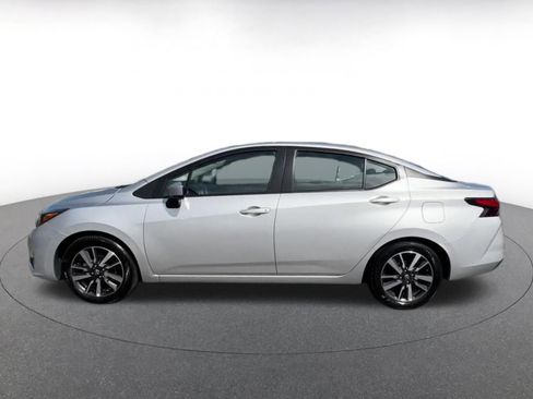 Used 2025 Nissan Versa SV FWD image 9