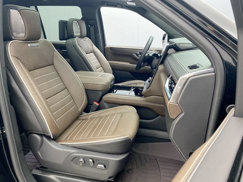 Used 2026 GMC Yukon Denali Ultimate w/ LPO, Floor Liner Package AWD/4WD image 24