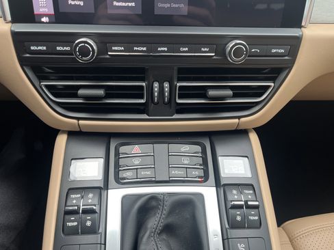 Used 2020 Porsche Macan Turbo image 36