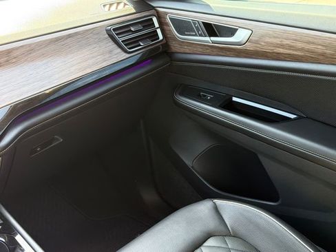 Used 2025 Volkswagen Atlas SEL Premium R-Line image 16