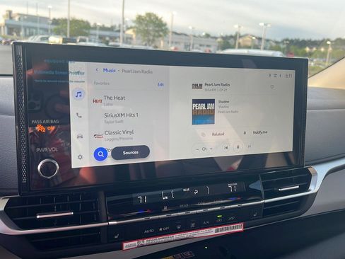 New 2026 Toyota Sienna XLE image 23