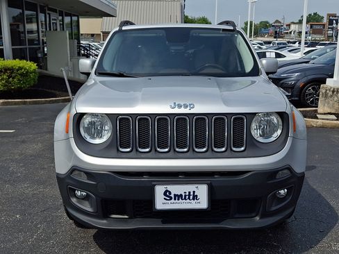 Used 2016 Jeep Renegade Latitude AWD/4WD image 2
