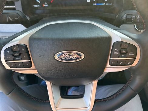Used 2025 Ford Explorer Active w/ Active Comfort Package RWD image 14