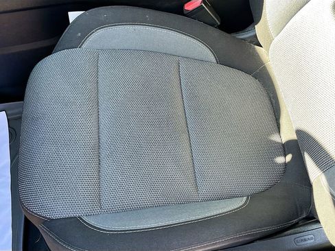 Used 2021 Chevrolet Traverse LT AWD/4WD image 17
