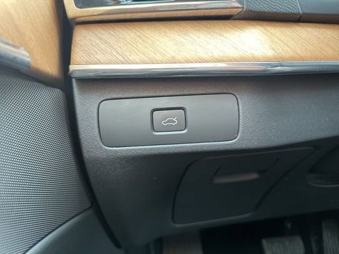 Certified 2023 Volvo XC90 B5 Plus image 32