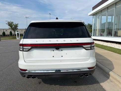 Used 2025 Lincoln Aviator 2WD image 4