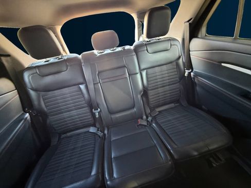 Used 2025 Ford Explorer ST-Line w/ ST-Line Street Pack AWD/4WD image 18