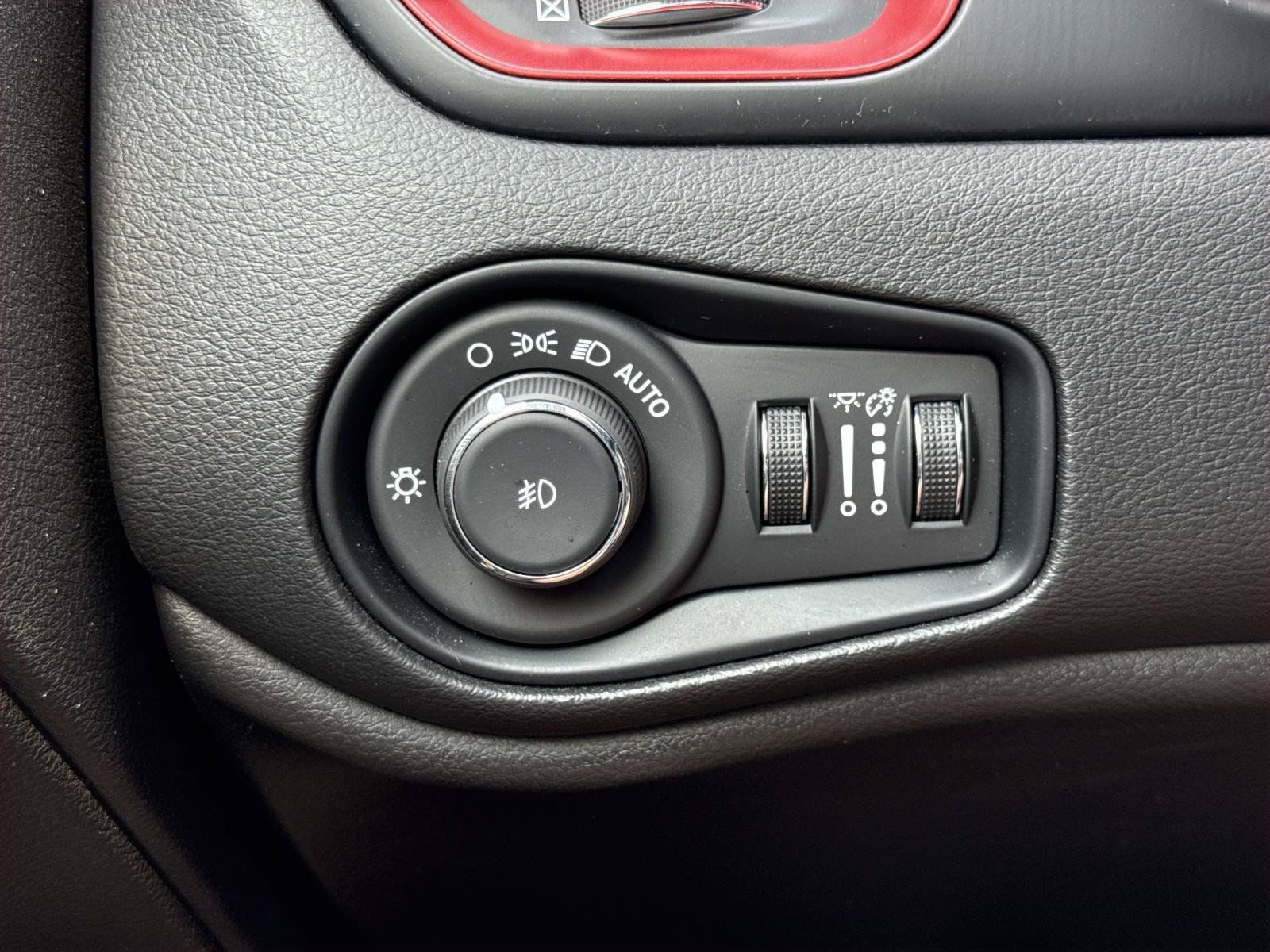 Used 2023 Jeep Renegade Trailhawk w/ Sun/Sound Group AWD/4WD image 19