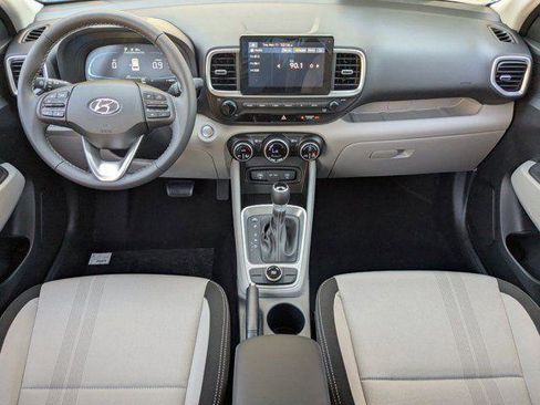 New 2025 Hyundai Venue SEL image 9