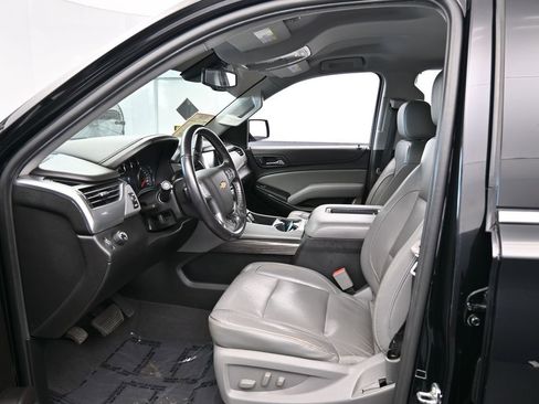 Used 2020 Chevrolet Suburban LT image 11