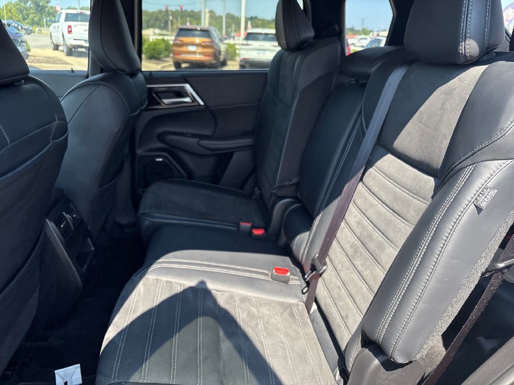 Used 2025 Mitsubishi Outlander SE FWD image 19