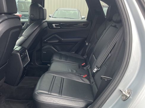 Used 2021 Porsche Cayenne AWD/4WD image 11