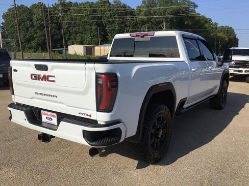 Used 2025 GMC Sierra 2500 AT4 w/ AT4 Premium Plus Package AWD/4WD image 9