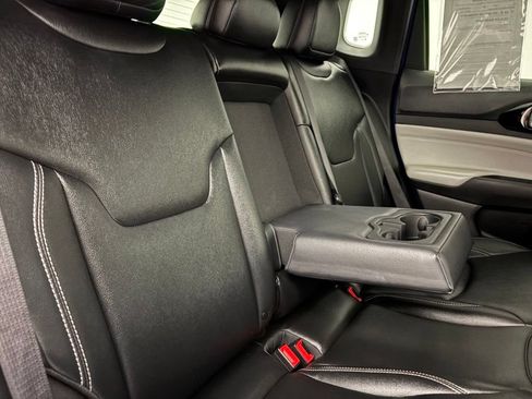 Used 2025 Jeep Compass Limited AWD/4WD image 38