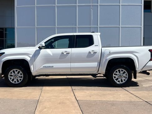 Certified 2024 Toyota Tacoma SR5 AWD/4WD image 8