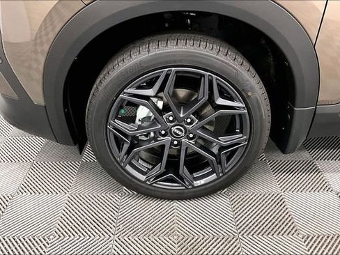 New 2026 Nissan Kicks SR w/ SR Premium Package AWD/4WD image 12