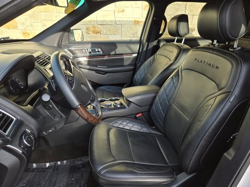 Used 2017 Ford Explorer Platinum AWD/4WD image 5