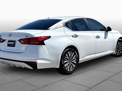 Used 2023 Nissan Altima 2.5 SV FWD image 12