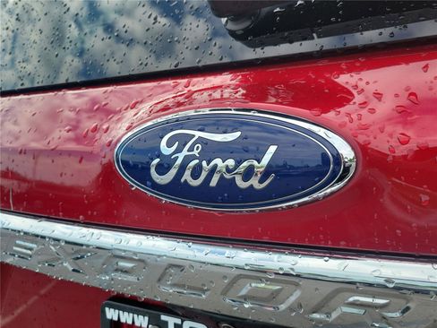 Used 2019 Ford Explorer XLT w/ Equipment Group 202A AWD/4WD image 8