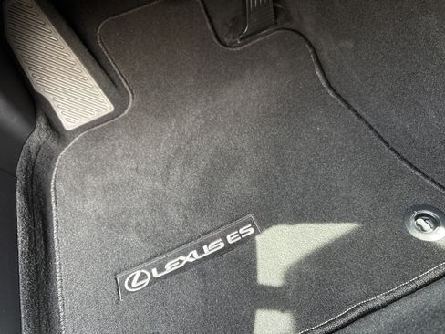 Used 2025 Lexus ES 350 w/ Accessory Package (Z1) FWD image 9