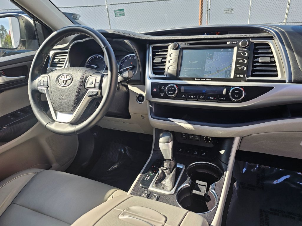 Used 2018 Toyota Highlander XLE AWD/4WD image 11