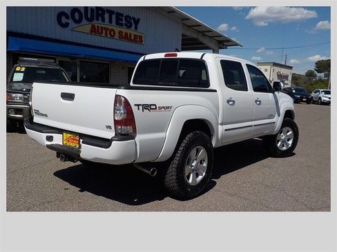 Used 2015 Toyota Tacoma 4x4 Double Cab w/ TRD Sport Package image 9