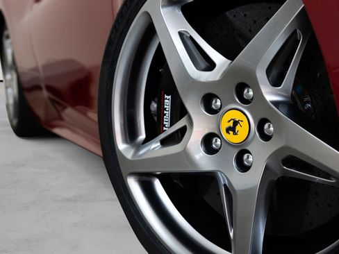 Used 2011 Ferrari 458 Italia Coupe RWD image 57