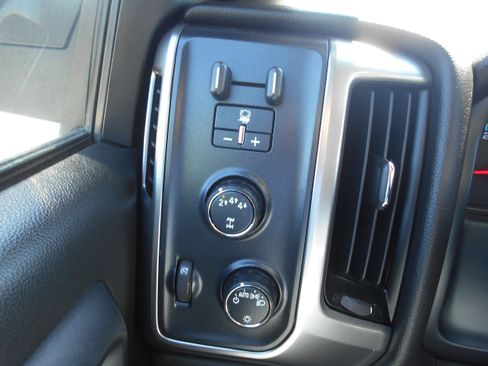 Used 2018 Chevrolet Silverado 2500 LT AWD/4WD image 17
