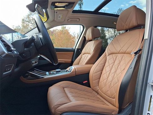 Used 2024 BMW X7 xDrive40i w/ Premium Package image 13