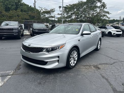Used 2016 Kia Optima EX w/ Option Group 040 FWD image 4
