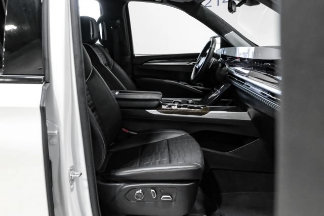 Used 2025 Cadillac Escalade Sport Platinum AWD/4WD image 31