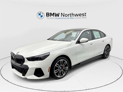 New 2026 BMW 550e xDrive w/ Premium Package