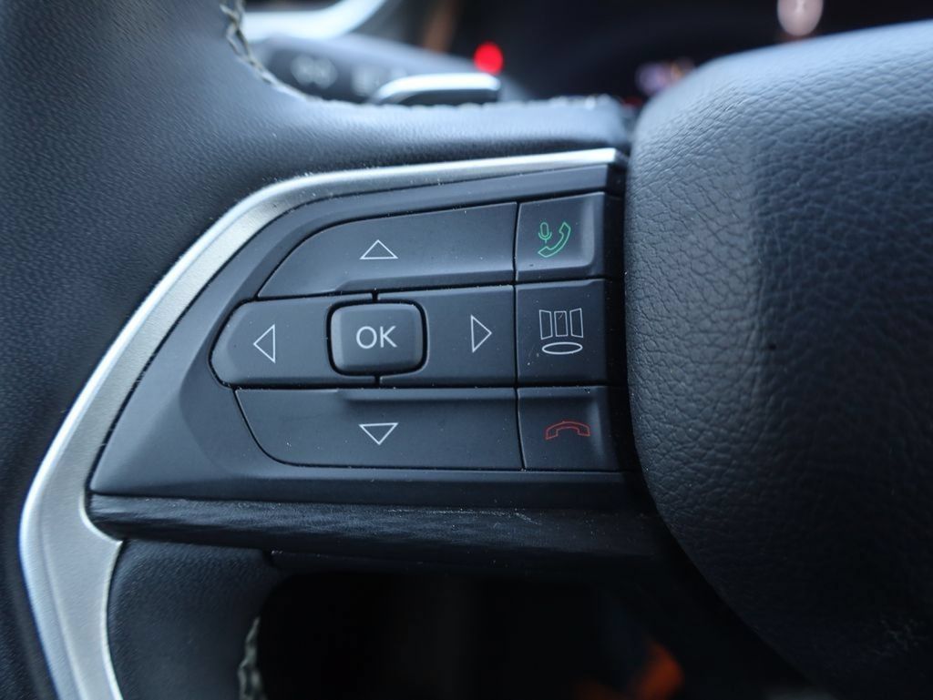 Used 2024 Jeep Grand Cherokee Altitude AWD/4WD image 36