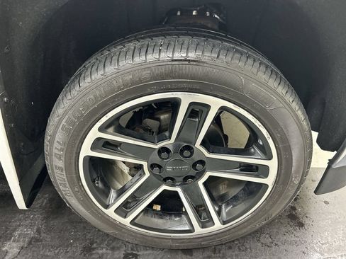 Used 2019 GMC Sierra 1500 SLE w/ Black Pack AWD/4WD image 8