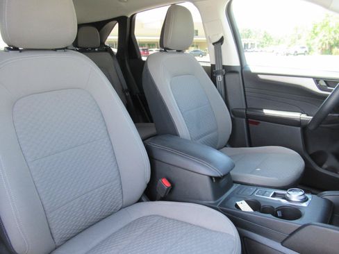 Used 2022 Ford Escape SE w/ Convenience Package FWD image 9